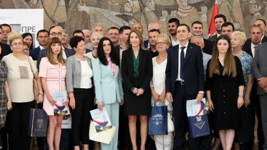 Đedović uručila ugovore predstavnicima 131 lokalne samouprave za energetsku sanaciju kuća i stanova (FOTO)