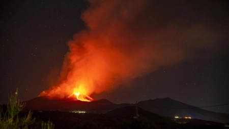 JOŠ JEDNA ERUPCIJA ETNE Najviši vulkan u Evropi dostigao visinu od 4,5 kilometra