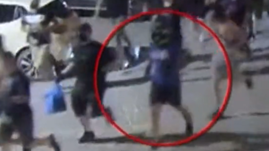 OVO JE TRENUTAK UBISTVA GRČKOG NAVIJAČA Kamere zabeležile poslednje trenutke života nastradalog Mihalisa (VIDEO)
