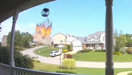 EKSPLOZIJA U SAD POBILA PET LJUDI Kamera snimila zastrašujuću detonaciju, tri kuće sravnjene sa zemljom (VIDEO)