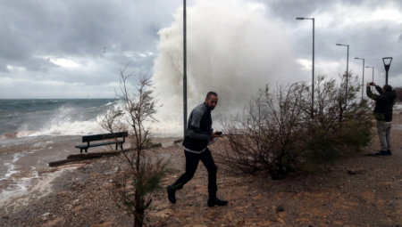 PUTUJEŠ U GRČKU? Evo kakvo će vreme biti u narednih 10 dana nakon tornanda i nevremena - važno je znati!