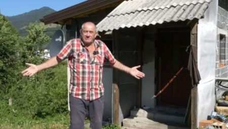 NAVIKAO NA GLAD, SAMOĆU I ZIMU Stanko jede travu, žabe, puževe, vrapce, a najslađi su mu crvi iz drveta