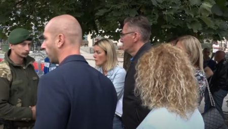 GRAĐANI ZVIŽDALI, NAPETO U LEPOSAVIĆU KFOR nije odobrio ulazak Kurtijevim ljudima u zgradu Opštine