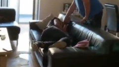 HIT SNIMAK IZ BUDVE Mladić ušao u tuđi stan, kada se probudio nije znao šta ga je snašlo: "Diži se mili, ti ne živiš ođe" (VIDEO)