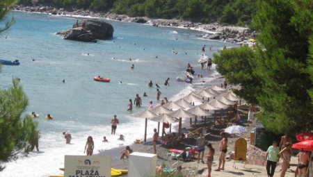 VRATILA SE IZ LETOVANJA U CG, PA ZAMERILA JEDNU STVAR ĐETIĆIMA: Jeste kafa samo 1,5 evra, ali zašto moram da plaćam i ovo?