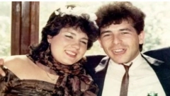 DA LI PREPOZNAJETE BRAČNI PAR SA FOTOGRAFIJE? Oboje su poznati pevači, o njihovom odnosu je brujala javnost, a brak im je bio pun skandala