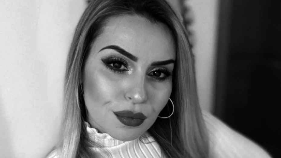 ČIM IZAĐU U DVORIŠTE GLEDAJU U GROB SVOJE ĆERKE Roditelji u jako teškom stanju, ceo grad zavijen u crno