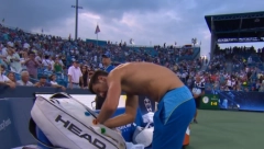 KAKVI MIŠIĆI Nole se skinuo tokom meča, dame pale u trans (FOTO)