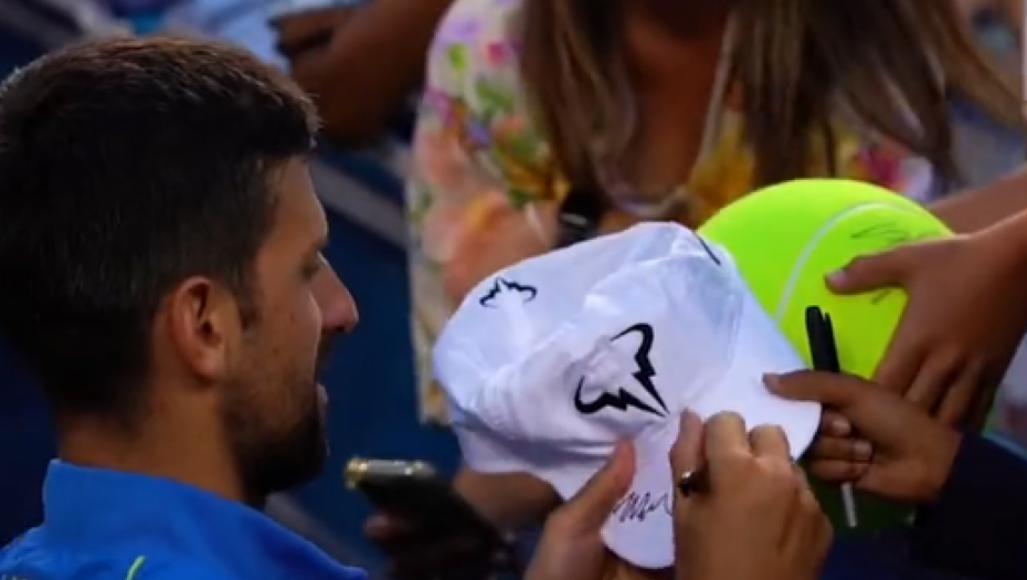 PROVOKACIJA ILI SLUČAJNOST? Stavili Rafin znak Noletu ispred nosa, evo kako je Đoković reagovao (VIDEO)