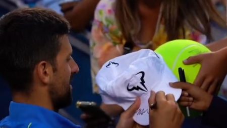 PROVOKACIJA ILI SLUČAJNOST? Stavili Rafin znak Noletu ispred nosa, evo kako je Đoković reagovao (VIDEO)