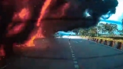 NAJMANJE DEVET MRTVIH, KAMERA SVE SNIMILA Privatni avion koji je leteo sa luksuznog ostrva srušio se i eksplodirao na putu (VIDEO)