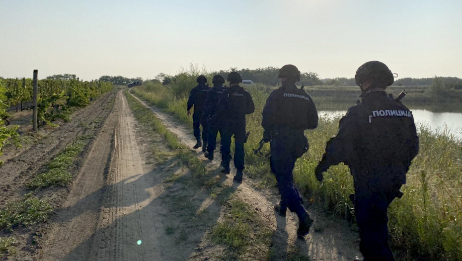 TURČIN UDARIO POLICIJU Probio policijsku blokadu pa uhapšen u šumi