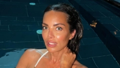 NIKOLINA PIŠEK OBNAŽENA NA TERASI Voditeljka fotografijom uzdrmala mreže, napali je zbog jedne stvari!