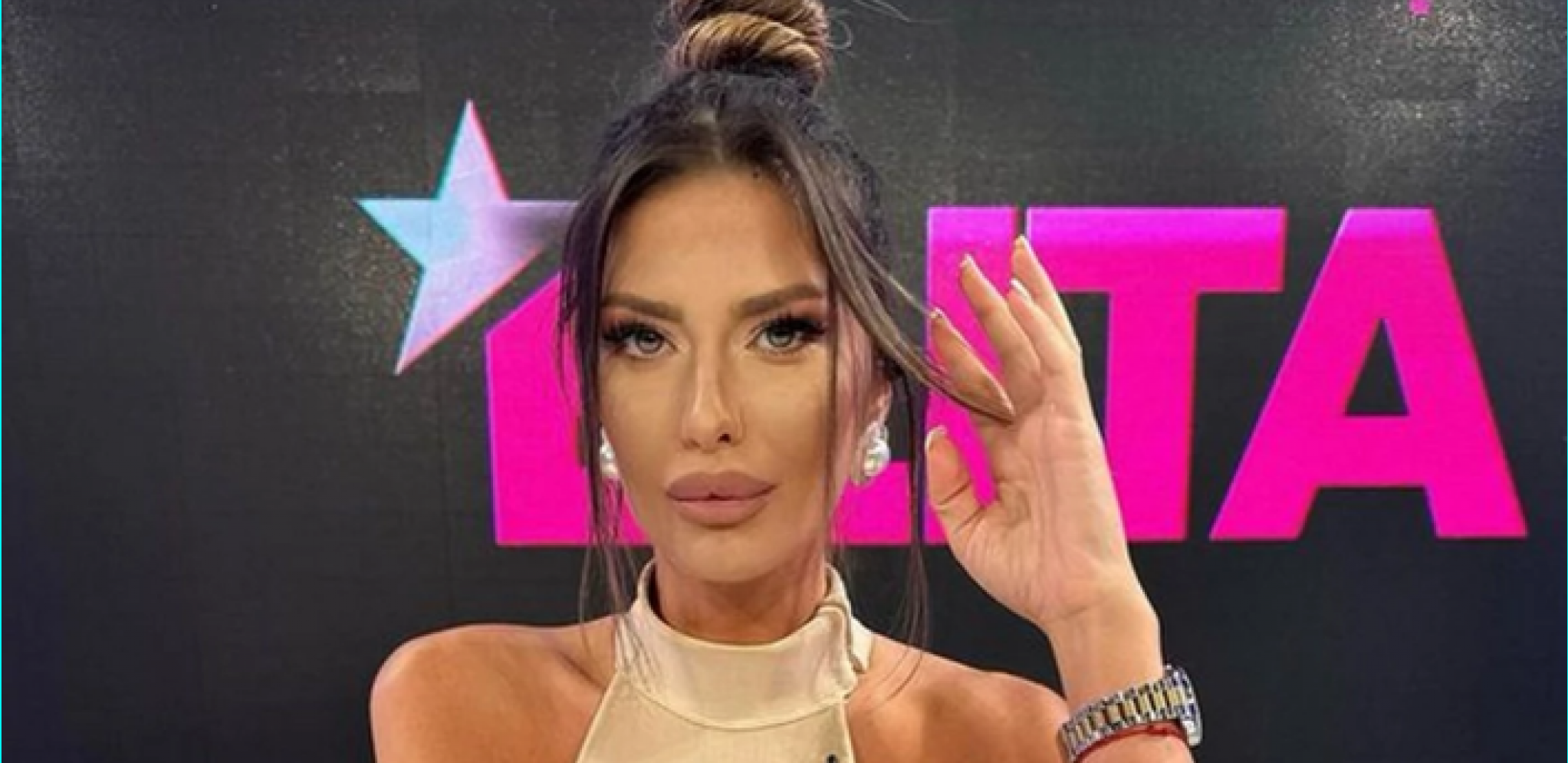 SKINULA SE VODITELJKA ELITE I POKAZALA BRUTALNO TELO Ana Radulović grmi u bikiniju, usijale se mreže od komentara