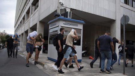 "TATA, JA ODAVDE ŽIV NEĆU IZAĆI" Hrvatski huligan se slomio u grčkom zatvoru, opšti rat Zagreba i Atine