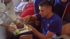 BOGDAN U AVIONU PROSLAVIO ROĐENDAN Evo kako je to izgledalo