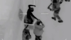 MISLIO DA JE PUNO PAMETAN Policija pronašla begunca na neverovatnom mestu, "sija kao božićna jelka"