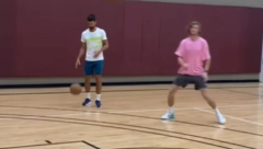 SRBIN STVOREN ZA SVE Nole i Rus igrali basket, a onda se Đoković obratio košarkaškoj legendi (VIDEO)