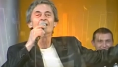 PEVAČ PREMINUO U KAFANI Izdalo ga srce, a pronašla ga konobarica