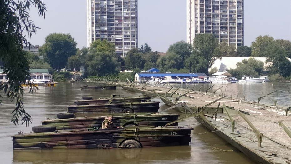 VELIKA AKCIJA VOJSKE SRBIJE U BEOGRADU Postavljen most, građani ponovo mogu na Lido (FOTO)