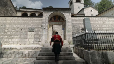 KAD NAS NAPADAJU KAO SRBE, MORAMO SE BRANITI KAO SRBI! Žestok odgovor Saveza Srba iz CG Milovom DPS-u povodom prikazivanja filma