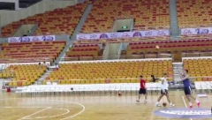 REŠETANJE KOŠA: Marinković i Radanov pogađaju sa pola terena (VIDEO)