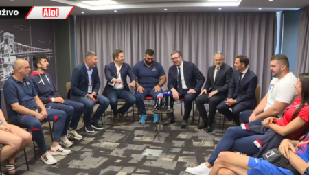 DA NAPRAVIMO STADIONE KAO U MAĐARSKOJ Predsednik Vučić sa atletičarima u Budimpešti