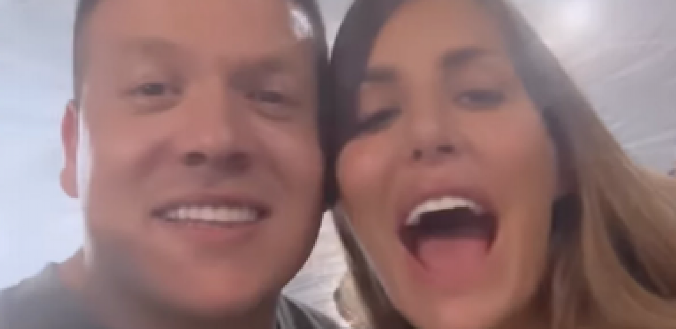 SUPRUGA PEVAČA JAVNO POKAZALA ŠTA RADE KAD USPAVAJU DECU  Ljudi s nevericom gledaju dimenzije bazena