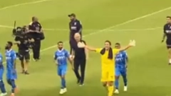 NA IVICI INCIDENTA Stojković hteo da proslavi bod, sprečen fizički obračun (VIDEO)