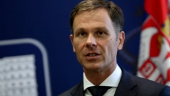 REKORDNO INTERESOVANJE ZA 10.000 DINARA Do 13 sati je za novu pomoć države prijavljeno 200.000 dece! (FOTO)