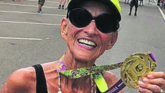 Vitalna bakica (93) je najstarija žena na svetu koja je istrčala maraton i ne planira da stane