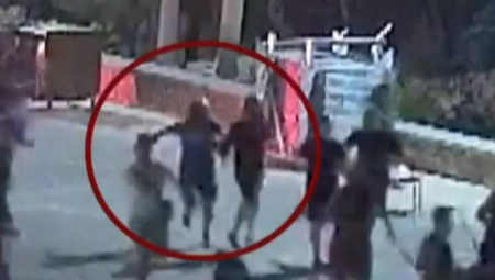 "UBICA JE MUŠKARAC U CRVENOJ MAJICI" Hrvati pokušavaju da spasu huligane, ali ovaj snimak je možda pravi trag