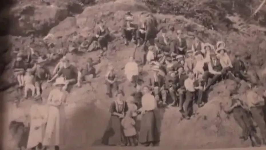 MISTERIOZNA FOTOGRAFIJA IZ 1917. "Ovaj momak..., pogledaj mu odeću i kosu, on nije iz tog vremena"