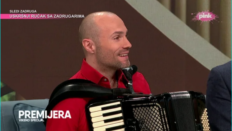 SKINUO SE NAJPOZNATIJI HARMONIKAŠ Objavio razgolićenu fotku, svi komentarišu koliko je smršao! (FOTO)