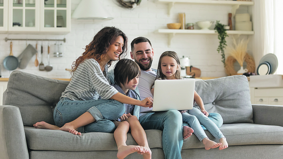 MAŠALA! Za jednokratnu pomoć države juče do 13 sati registrovalo se 281.114 roditelja : Prijavljeno pola miliona dece za 10.000 dinara!