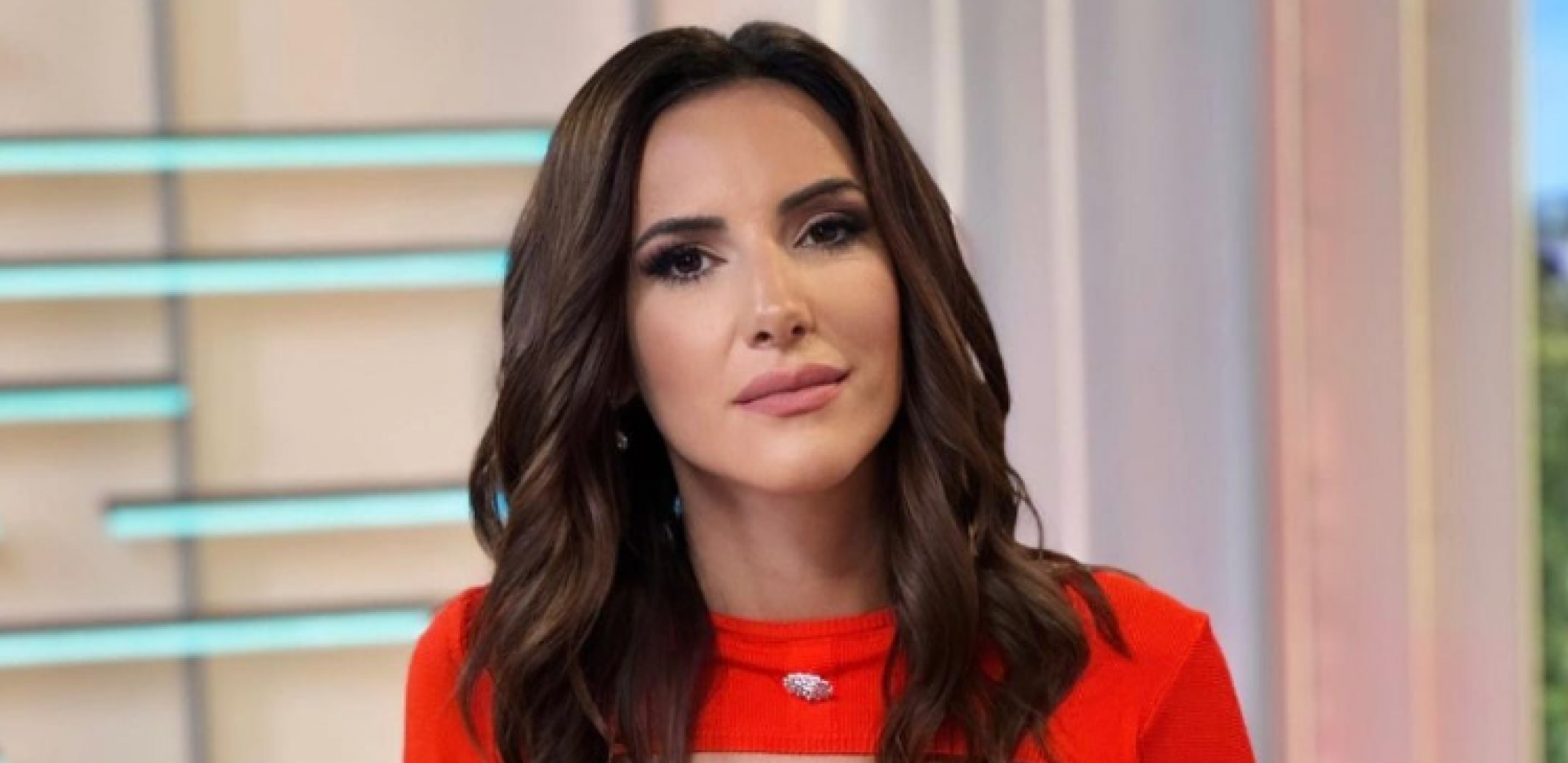 SKINULA SE VODITELJKA RTS-A Pokazala čime raspolože u minijaturnom bikiniju, javnost ne prestaje da komentariše! (FOTO)