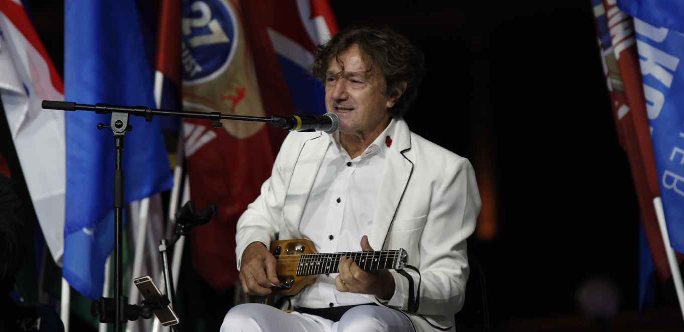 BREGOVIĆ POLUDEO DA 10 GODINA STARIJOM PEVAČICOM Priznao emocije, ona hitno odreagovala: "Zaljubljen sam u nju"