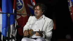 BREGOVIĆ POLUDEO DA 10 GODINA STARIJOM PEVAČICOM Priznao emocije, ona hitno odreagovala: "Zaljubljen sam u nju"