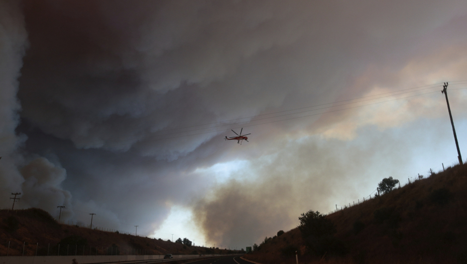 VATRENA ZORA U GRČKOJ Plamen se širi zemljom, požar opkolio grad na severoistoku (FOTO)