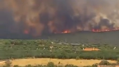 GORI OMILJENO LETOVALIŠTE SRBA Vatrogasci zajedno sa meštanima pokušavaju da ugase vatru (VIDEO)