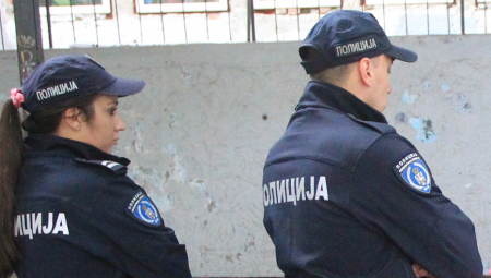 STIGLA DOJAVA O BOMBAMA U DVE BEOGRADSKE ŠKOLE Pripadnici MUP-a na terenu