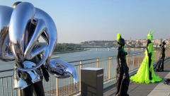 PET KARLEUŠA DOČEKUJE GOSTE! Spektakularna promocija Jeleninog albuma, Beograd pod opsadom, ovako nešto nikada nije viđeno! (FOTO)