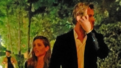 FOTOGRAFIJA SUPRUGE POZNATOG GLUMCA SVE JE UPLAŠILA Zbog jednog predmeta koji drži u ruci mnogi su pomislili na najgore