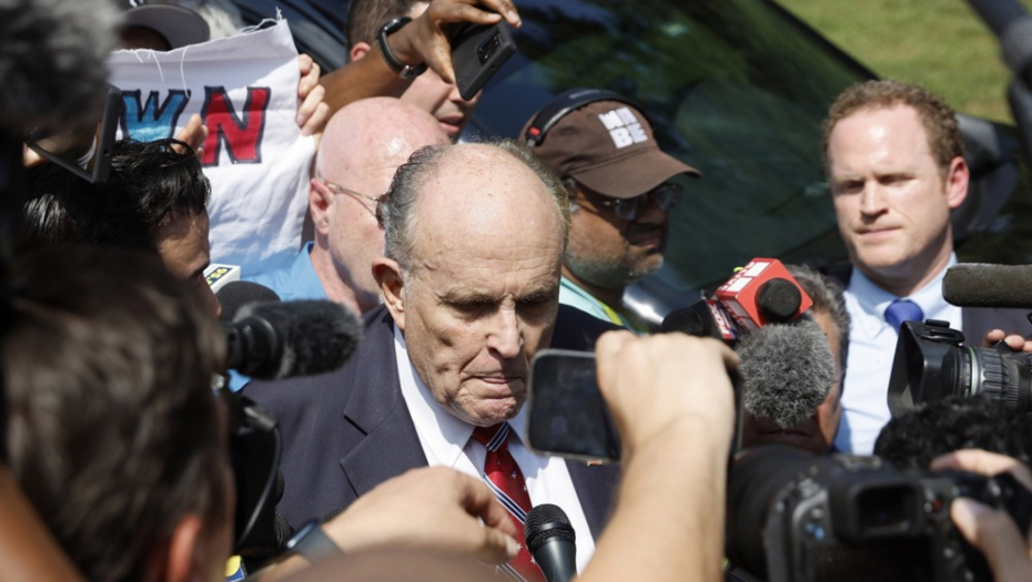 PONIŽAVAJUĆI PREOKRET Rudi Đulijani, nekada "gradonačelnik Amerike", morao da pozira za policijsku fotografiju (FOTO)