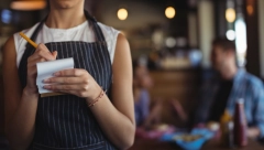 ZBOG OVOGA JE OSTALA BEZ BAKŠIŠA Konobarica pobesnela kad je saznala razlog