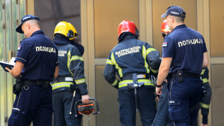 DETALJI NESREĆE U SKUPŠTINI Gurnuo glavu u okno i pritisnuo pogrešan prekidač