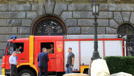 PRVE SLIKE NESREĆE U SKUPŠTINI Lift otkinuo glavu radniku (FOTO/VIDEO)