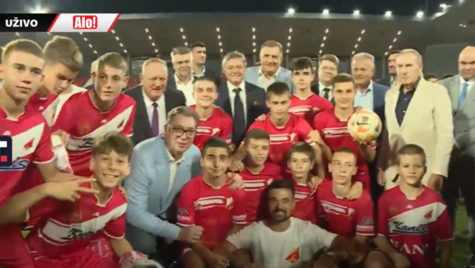 VUČIĆ SE OBRATIO JAVNOSTI Leskovac i narod na jugu zaslužuju ovakav stadion, jer vatreno navijaju za Srbiju! (FOTO/VIDEO)