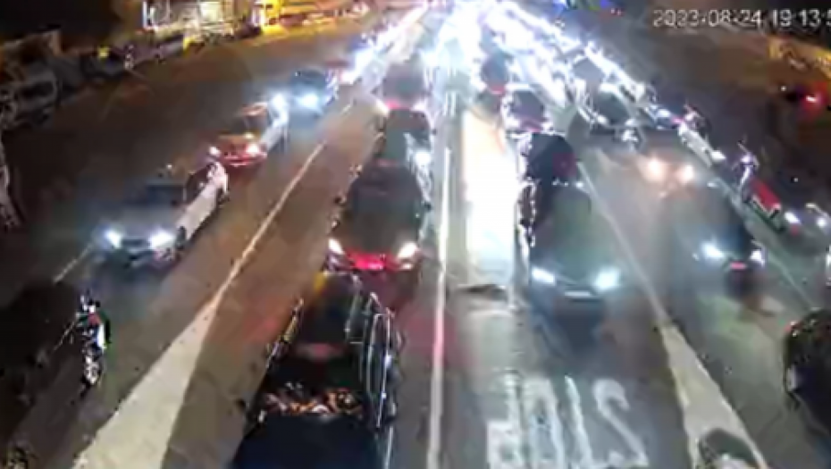 STRAŠNE GUŽVE NA GRANIČNIM PRELAZIMA SA SRBIJOM Automobili zaglavljeni dva, teretnjaci čak osam sati