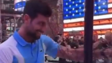 KAKAV HIT Novak mu je pružio ruku, a onda... (VIDEO)